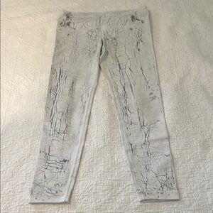 Vimmia Black and White “Cracked Marble” Leggings. 7/8 length. Slim Fit.